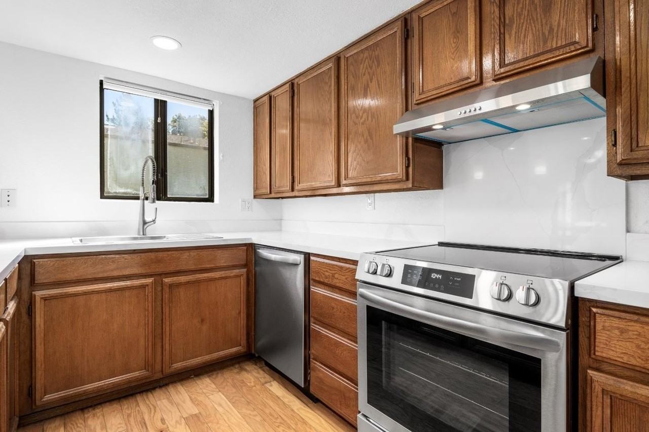 8 Seacliff Dr - Photo 5 of 31