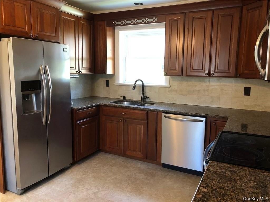 4 Edgewood Dr - Photo 4 of 24