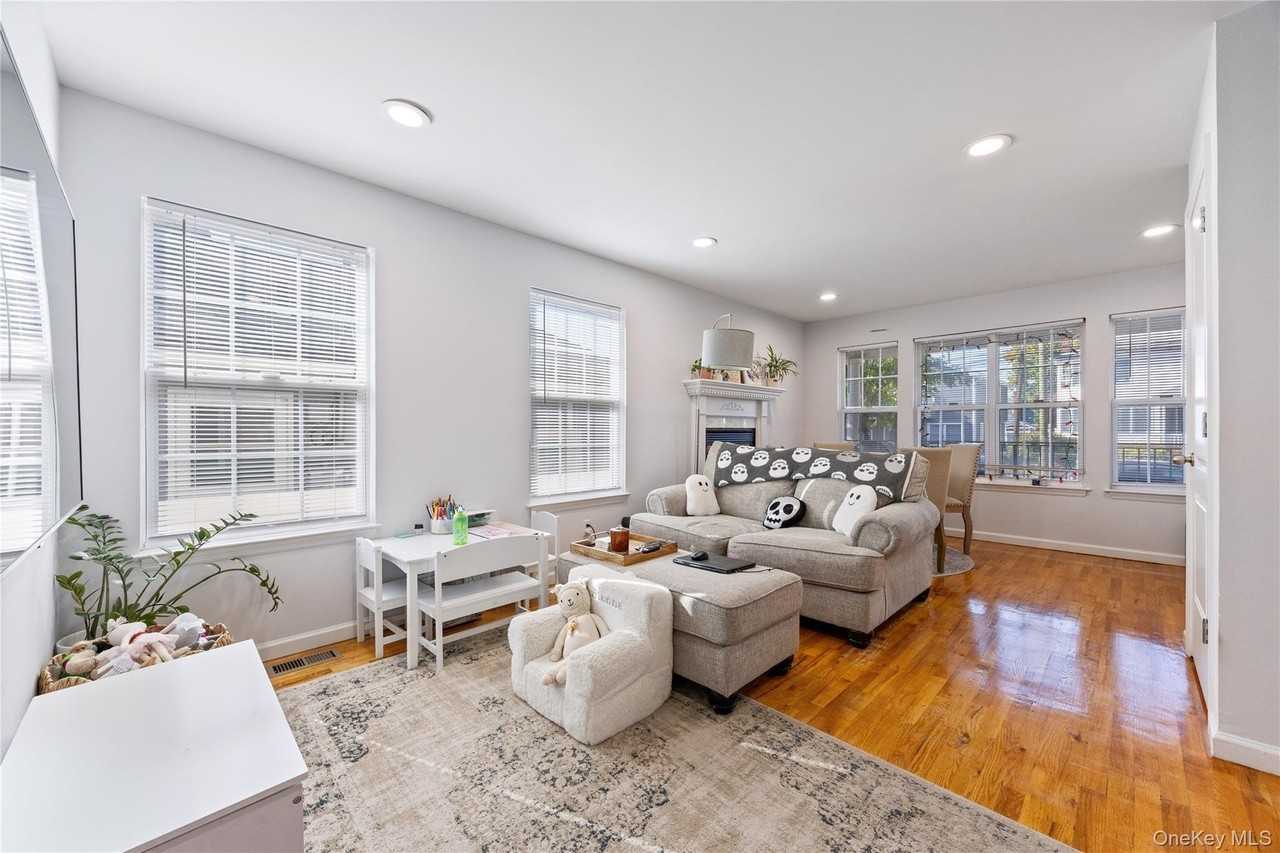 22 Dunwood Rd Unit A - Photo 3 of 27