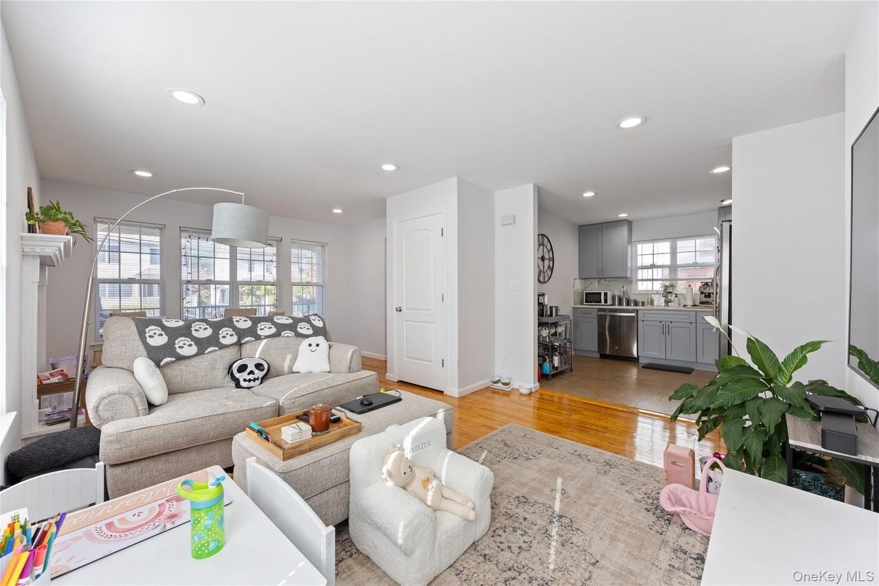 22 Dunwood Rd Unit A - Photo 4 of 27