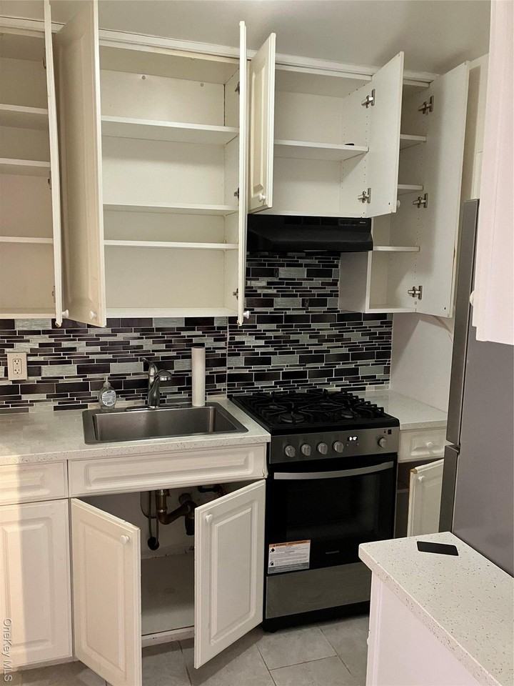 87-05 166th Street #5E - Photo 3 of 13