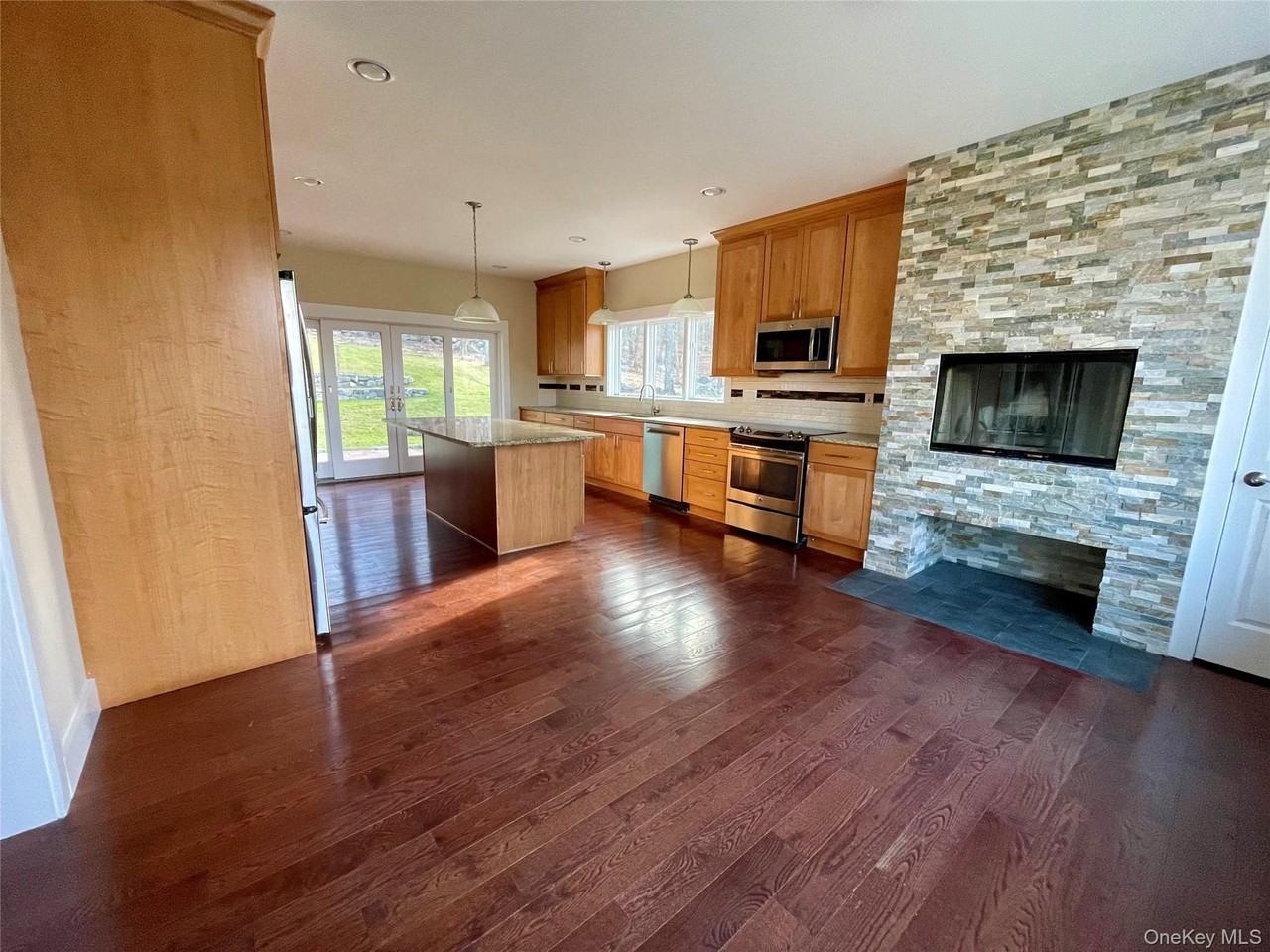 2130 Hunterbrook Rd - Photo 4 of 29