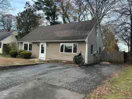 featured image of 1429 Deer Park Avenue