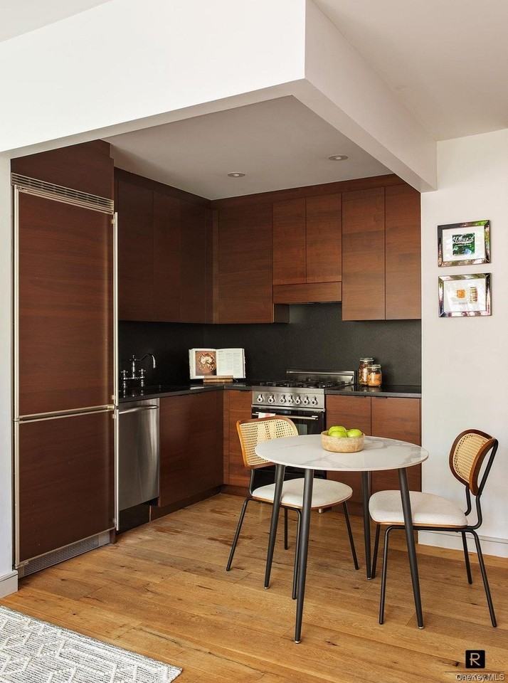 540 W 28th St Apt 4a #4A - Photo 4 of 10