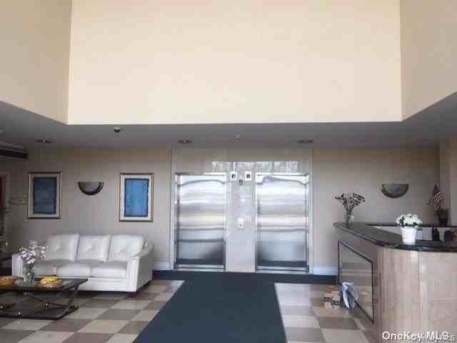 125 E Broadway Apt 501 #501 - Photo 3 of 19