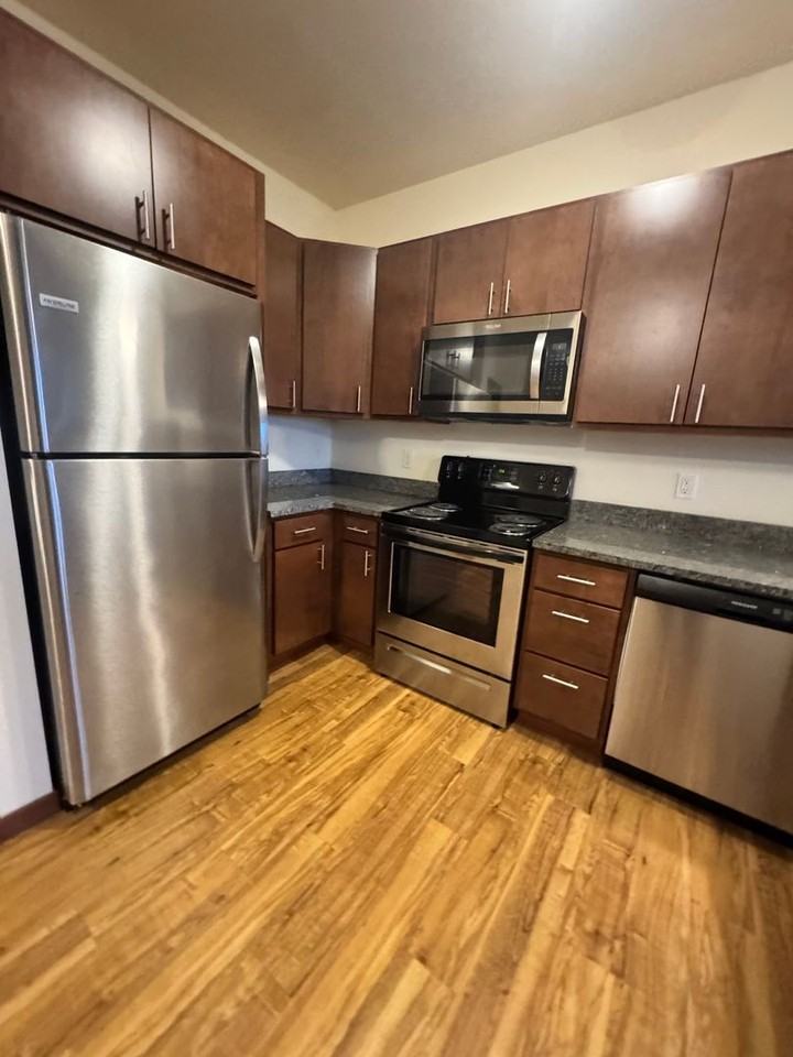 Waubesa Village B - Photo 6 of 37