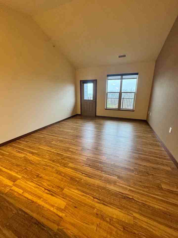 Waubesa Village B - Photo 7 of 37