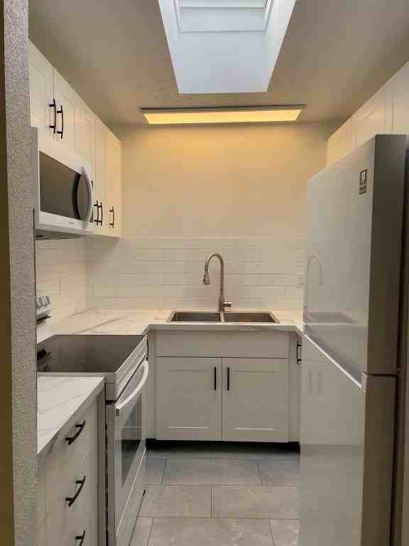 682 Gibsons Way #107 - Photo 5 of 8