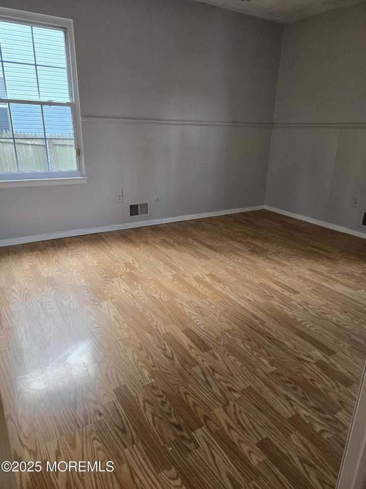 802 Miller Ave - Photo 5 of 18