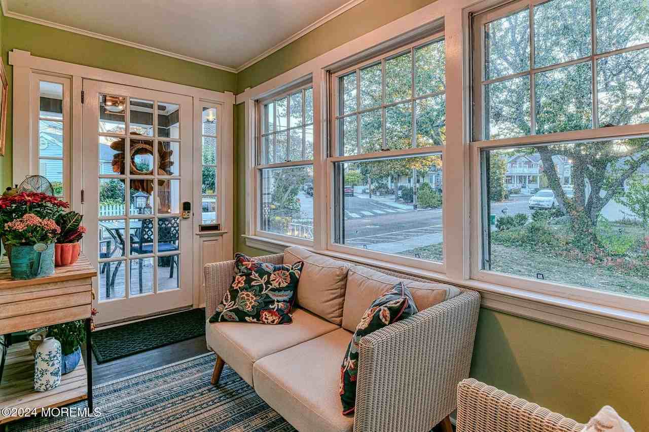 77 Asbury Avenue - Photo 4 of 35