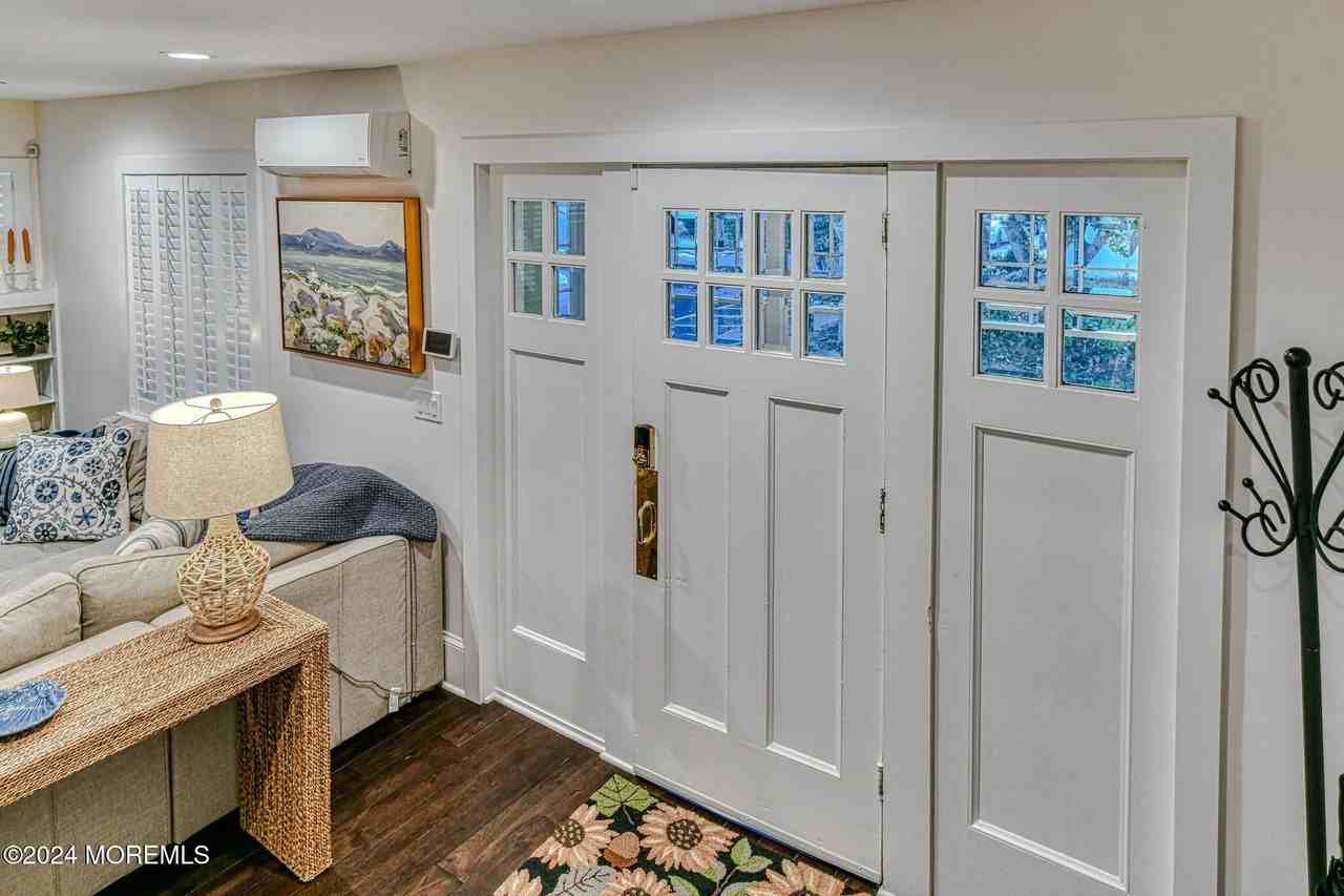 77 Asbury Avenue - Photo 6 of 35