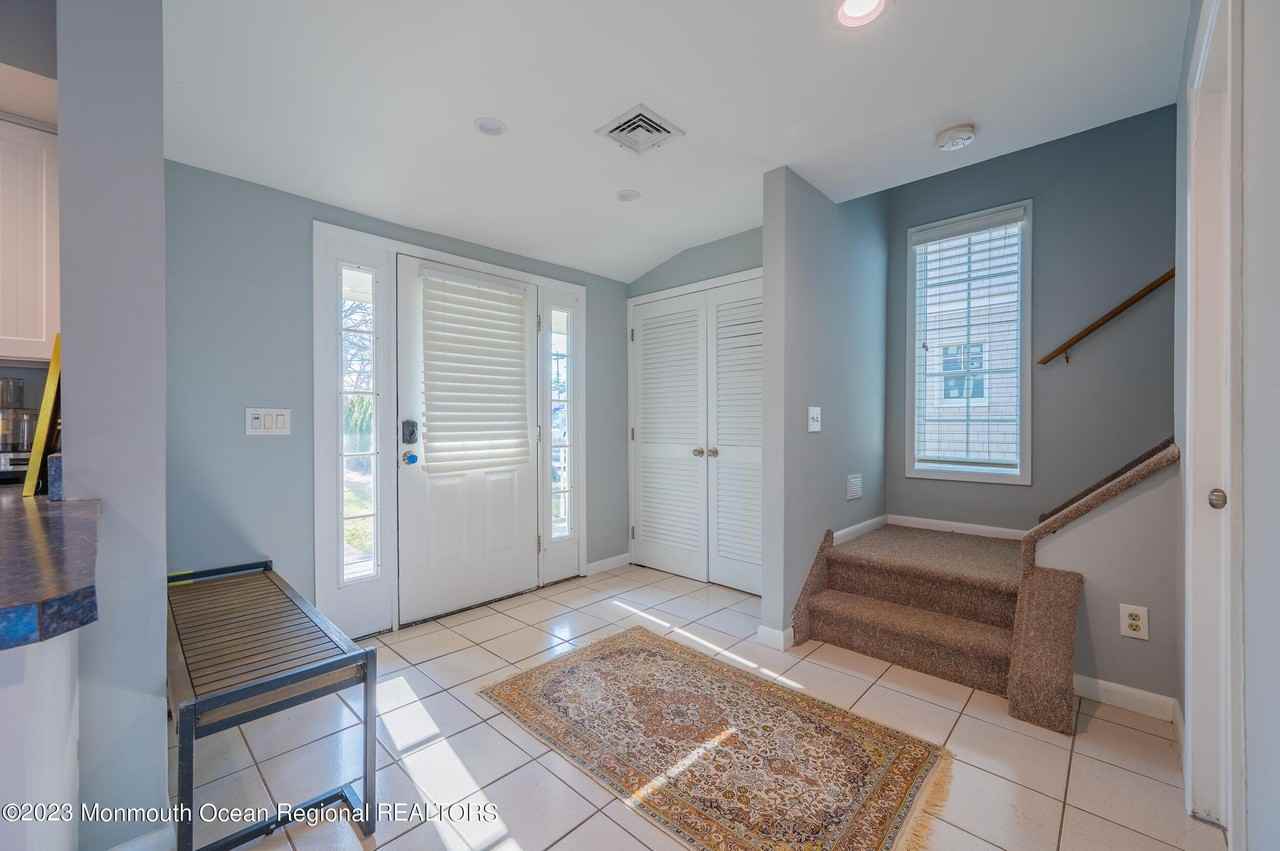 637 Beacon Blvd - Photo 5 of 29