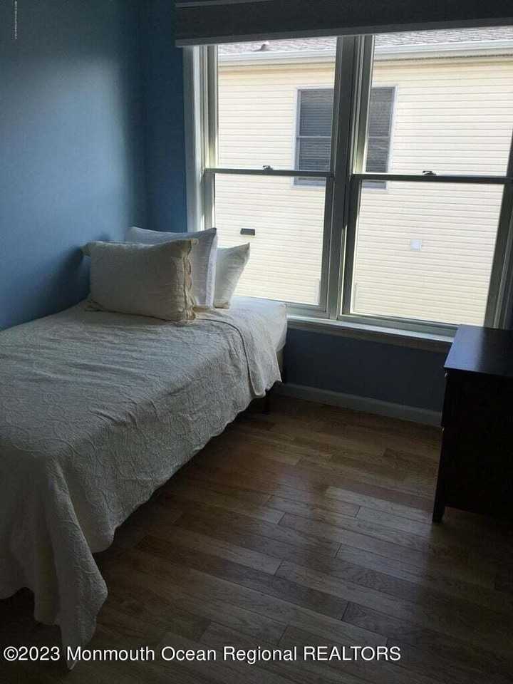 108 Poplar Ave - Photo 7 of 17