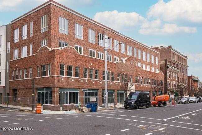 527 Bangs Avenue #302