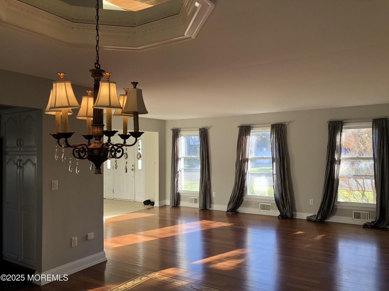 683 Princess Ct - Photo 4 of 22