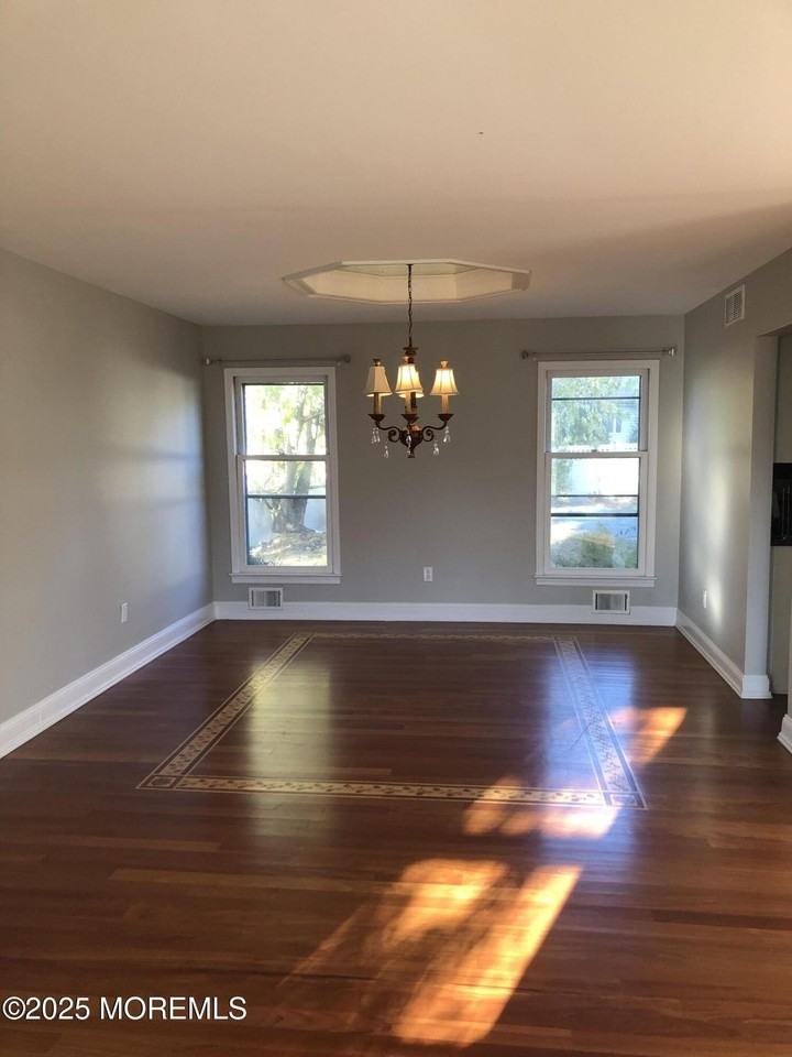 683 Princess Ct - Photo 5 of 22