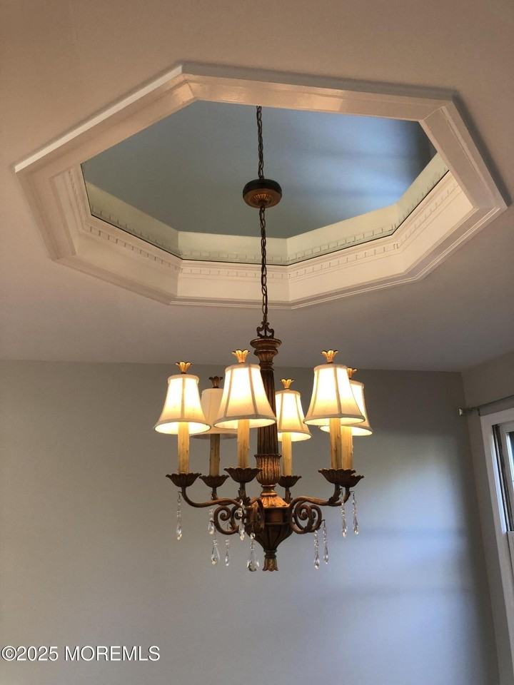 683 Princess Ct - Photo 6 of 22