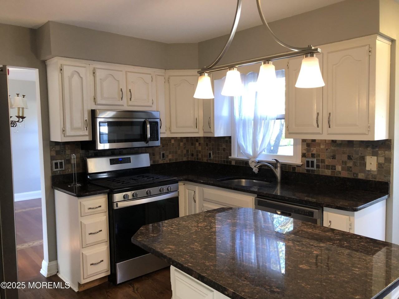 683 Princess Ct - Photo 7 of 22