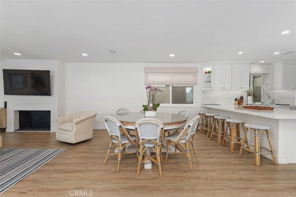 255 Colton St - Photo 5 of 24