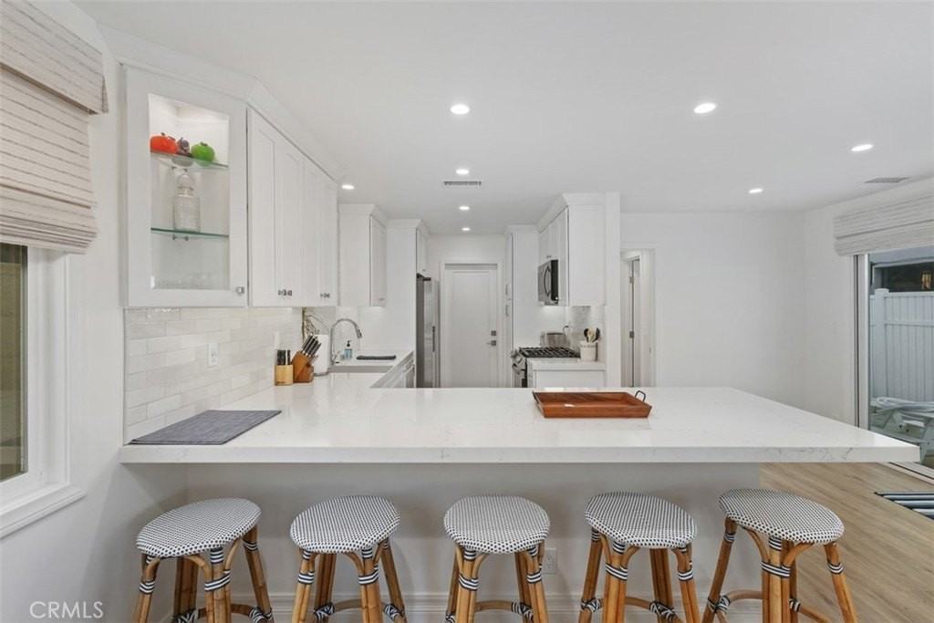 255 Colton St - Photo 7 of 24