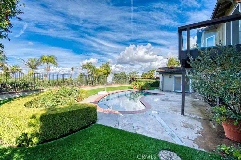 2641 Alta Vista Dr - Photo 5 of 24