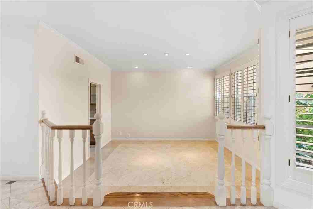 6121 Greenbrier Drive - Photo 4 of 29