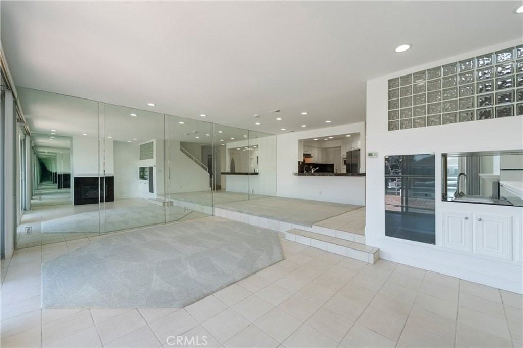 3310 Tempe Dr - Photo 5 of 50