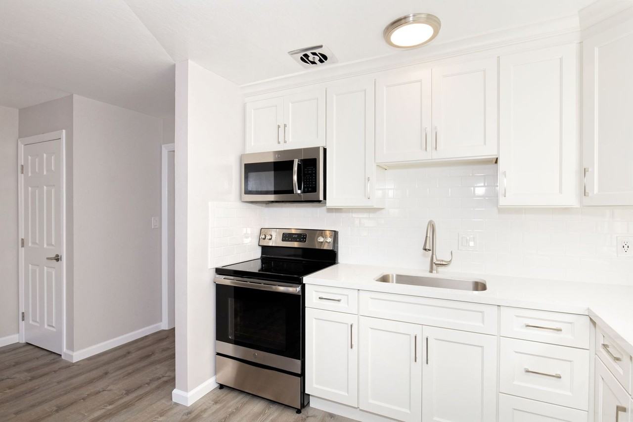 The Lakemont - Photo 5 of 24