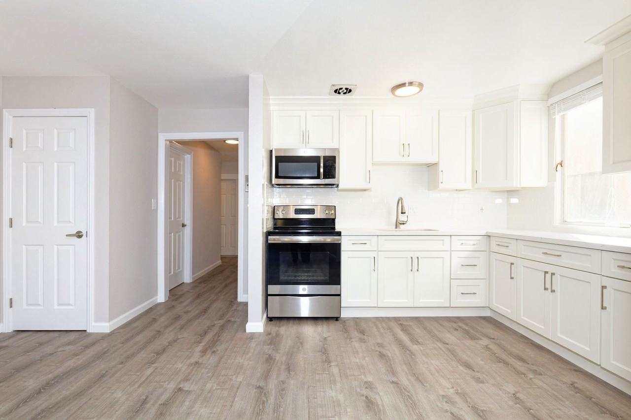 The Lakemont - Photo 7 of 24