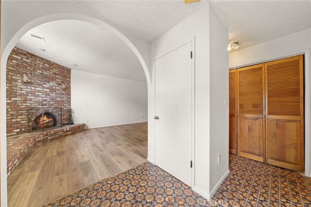 1330 Gates Ave - Photo 5 of 40