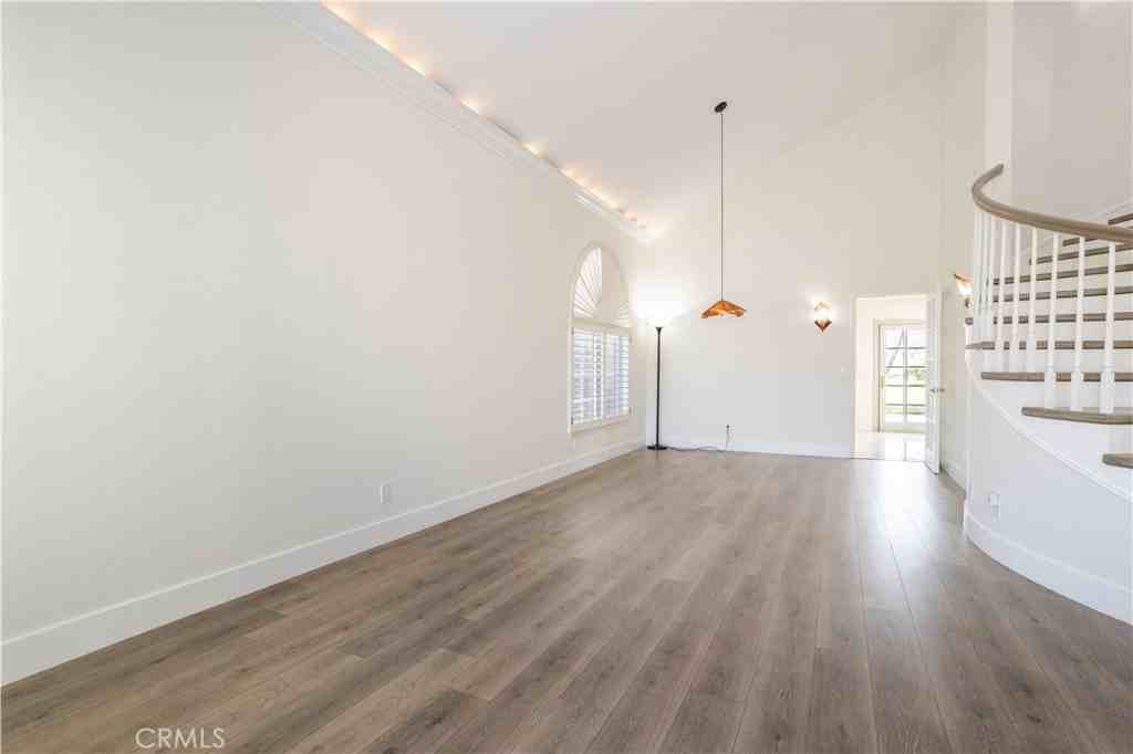 12051 Falcon Crest Way - Photo 5 of 41