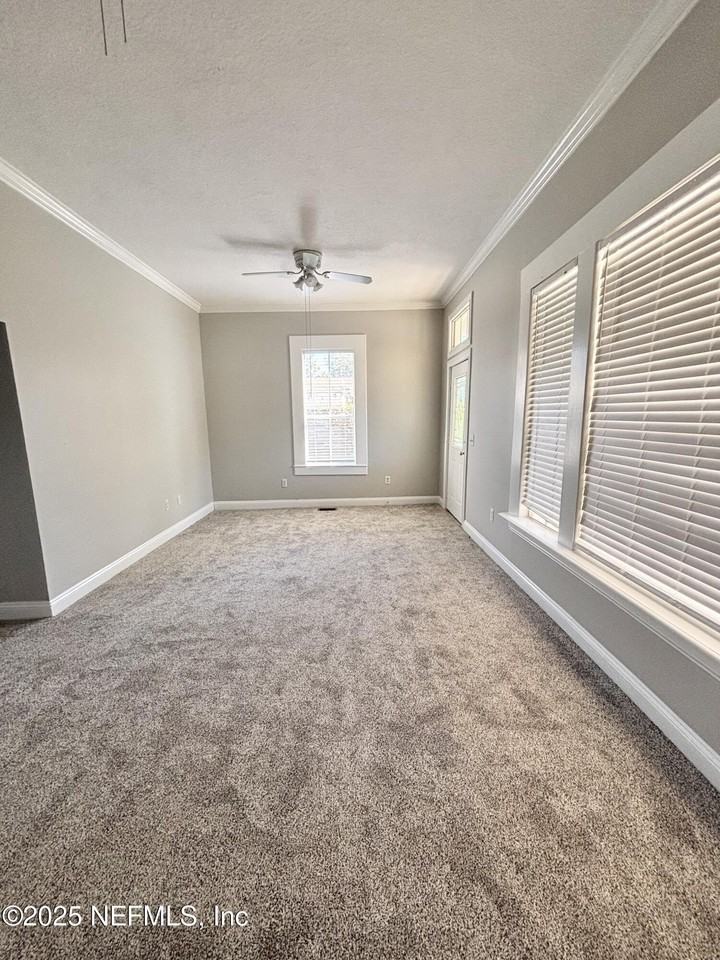 311 E 6th St - Photo 4 of 10