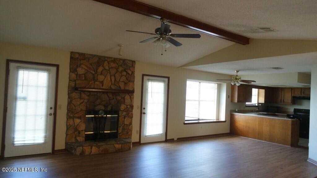 1389 Pawnee St - Photo 2 of 13