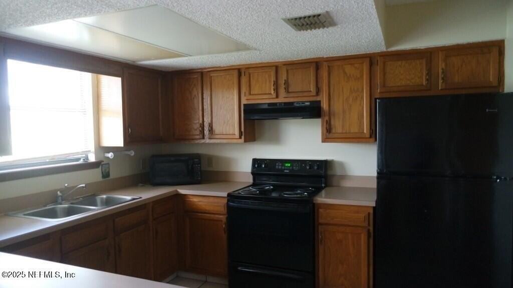 1389 Pawnee St - Photo 4 of 13