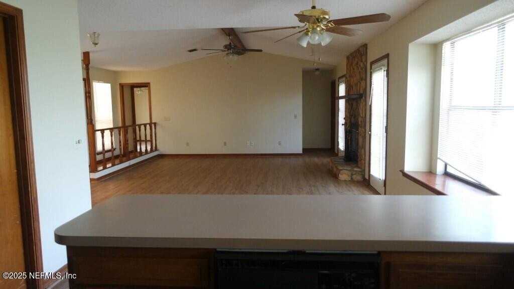 1389 Pawnee St - Photo 5 of 13