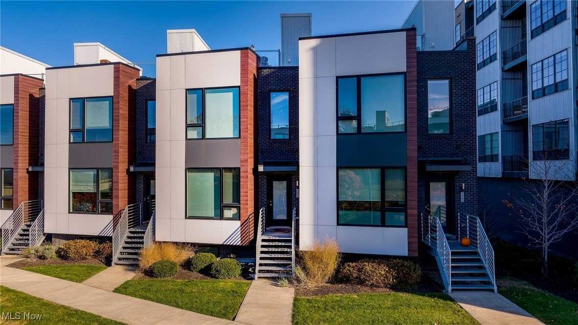 1260 W 70th St - Photo 4 of 32