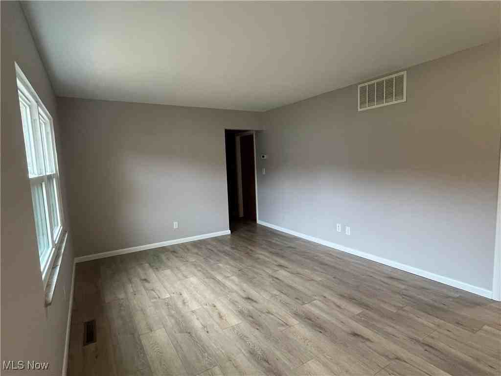 1766 Green Rd - Photo 2 of 12