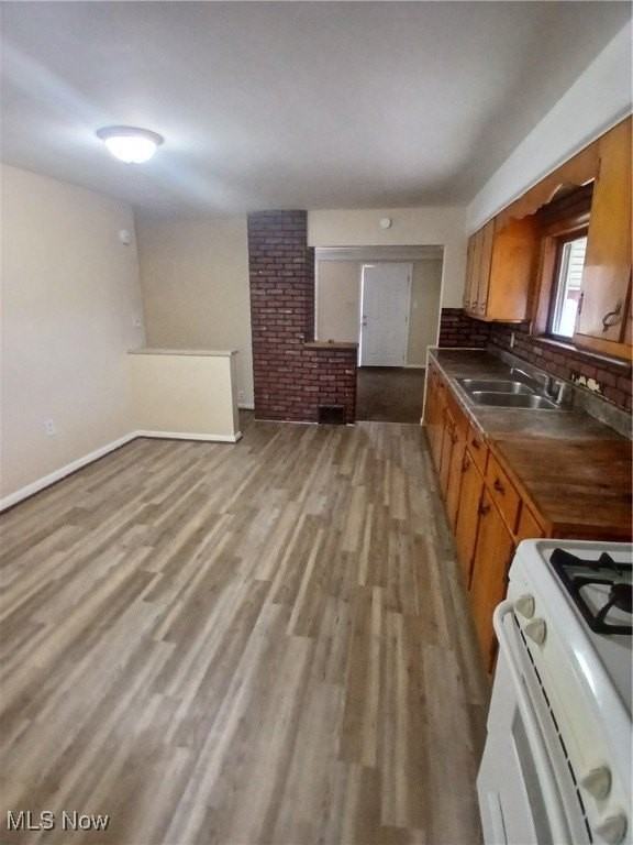 142 N Bridge St - Photo 4 of 24