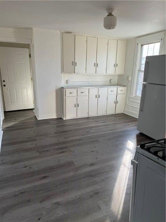 304 1st St - Photo 3 of 12