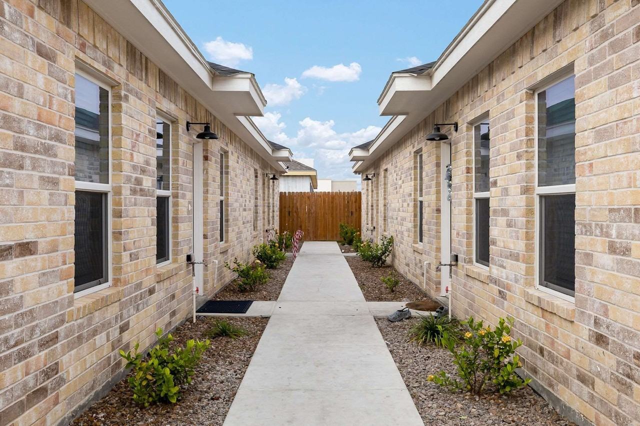 2709 E Israel Ave #2 - Photo 2 of 13