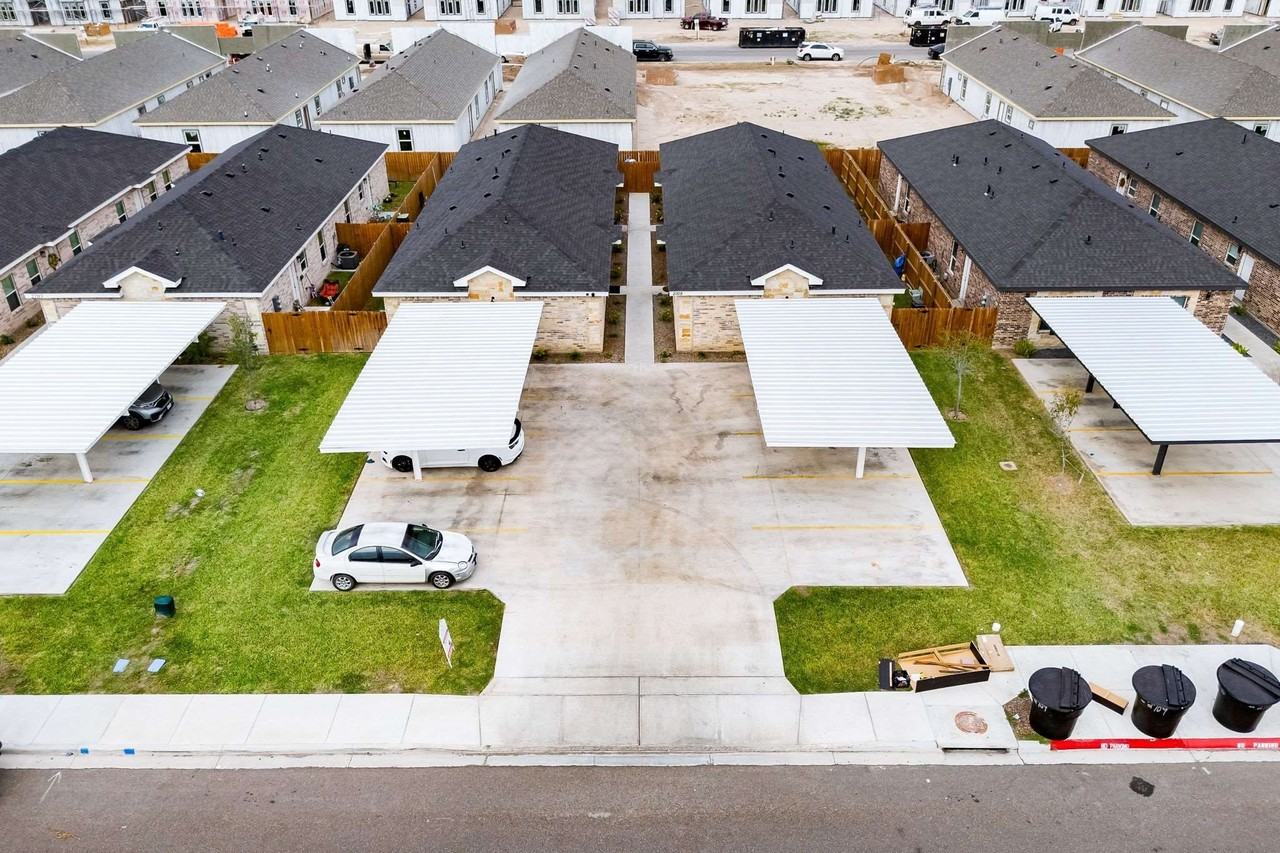 2709 E Israel Ave #2 - Photo 3 of 13