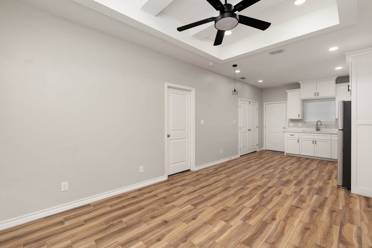 2709 E Israel Ave #2 - Photo 5 of 13