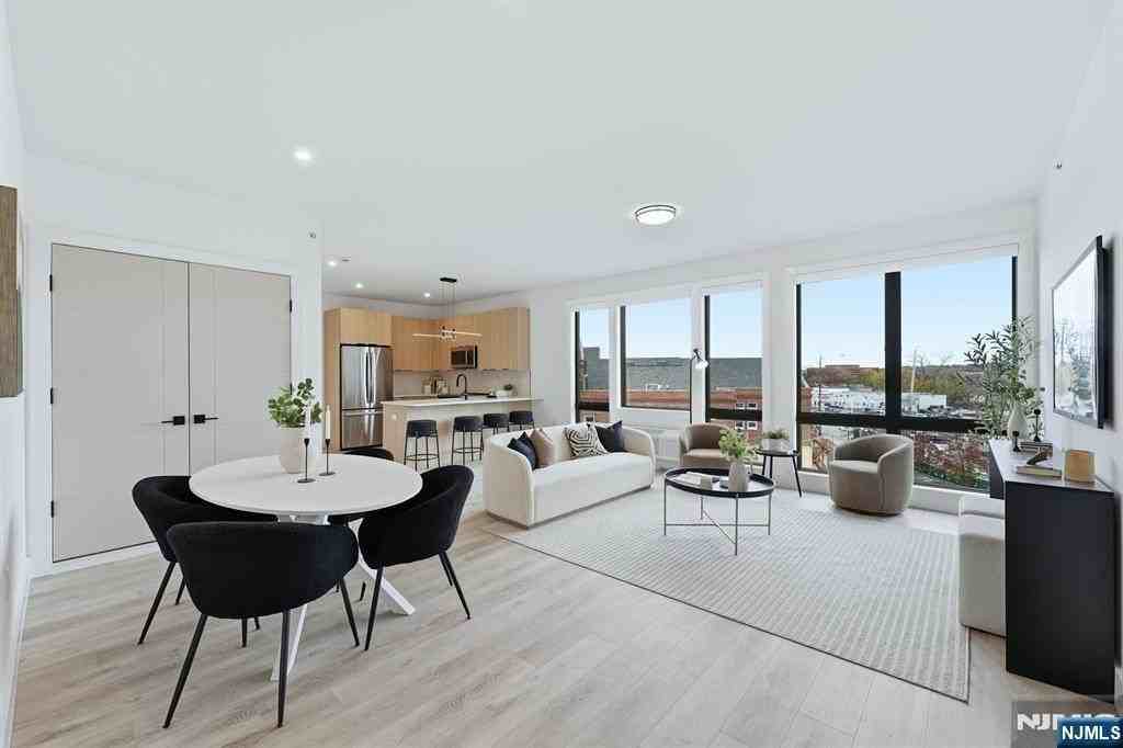 911 E Passaic St - Photo 3 of 13