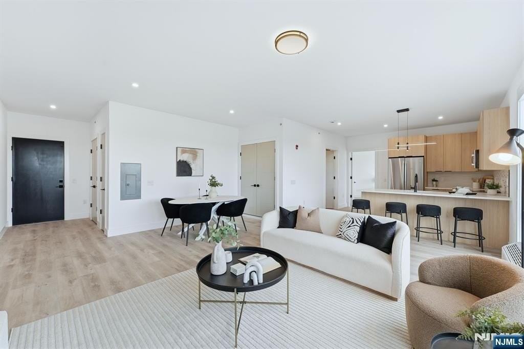 911 E Passaic St - Photo 4 of 13