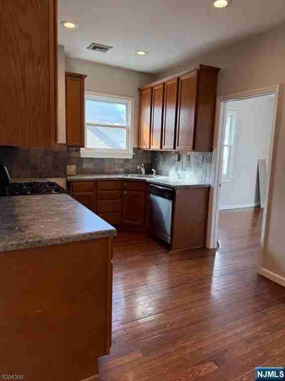 507 Bloomfield Ave - Photo 2 of 9