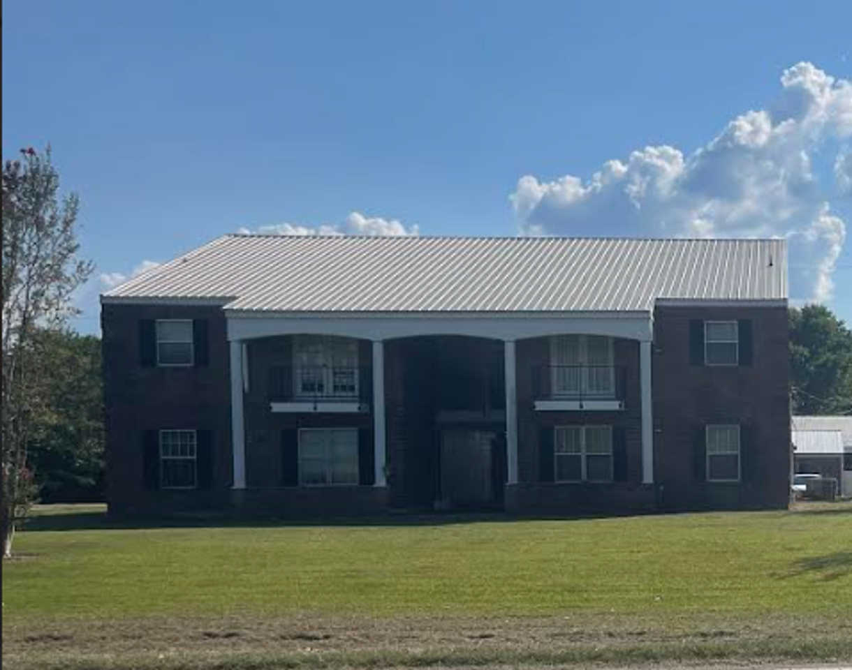 Colonial Apartments - Photo 2 of 9