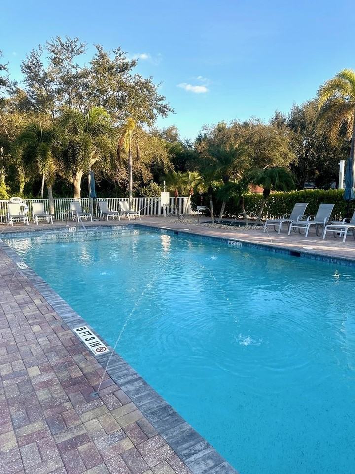 4420 Botanical Place Circle