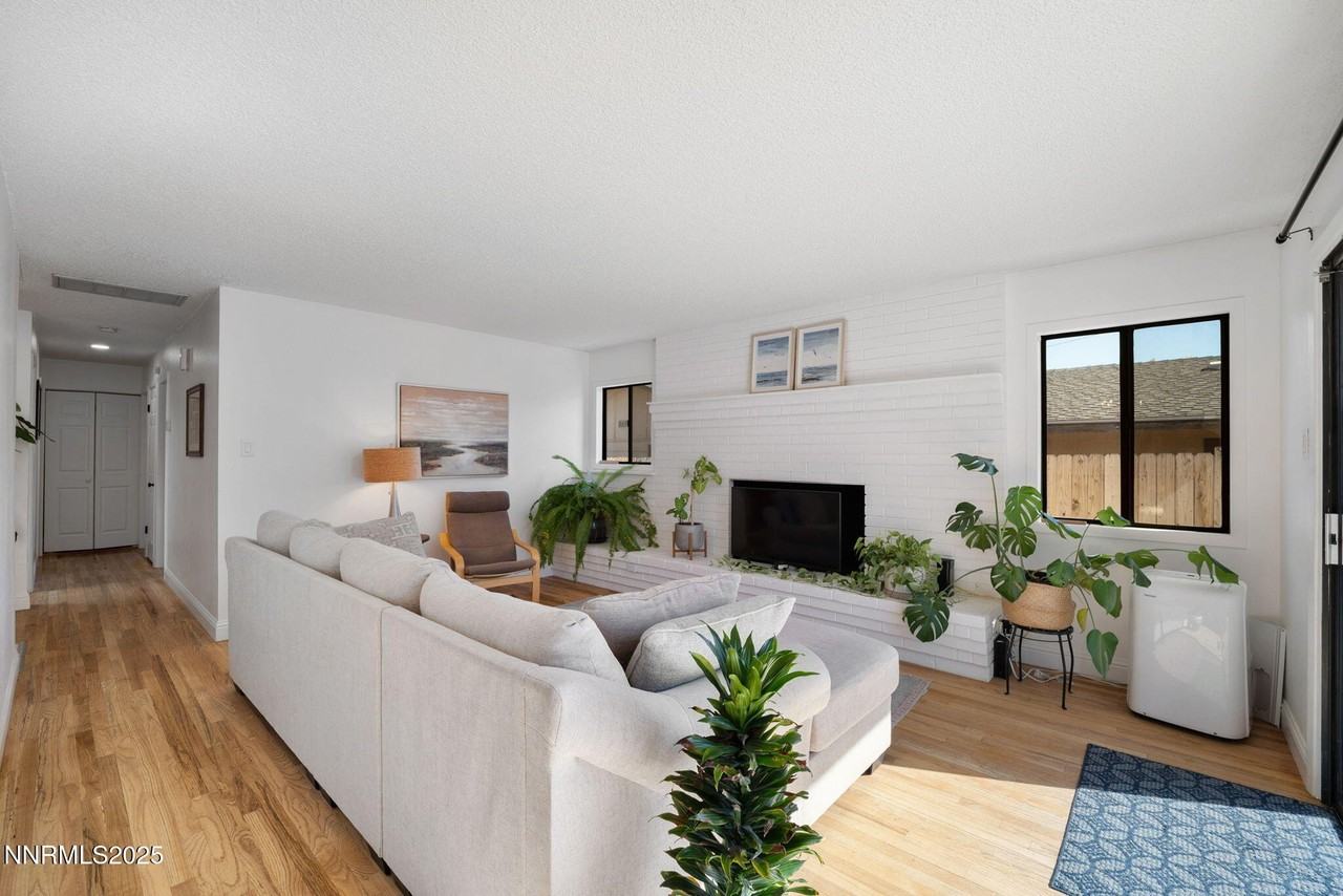 1175 Akard Drive - Photo 3 of 22