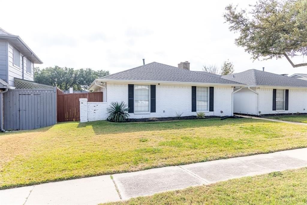 2116 Teakwood Ln - Photo 2 of 20