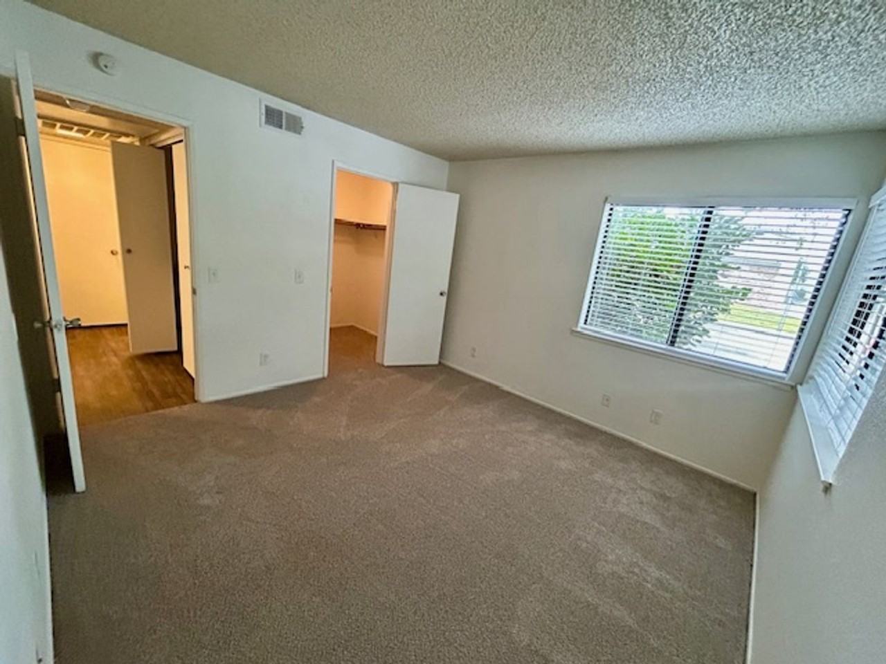 822-Shadow Ridge Apartments - Photo 3 of 17